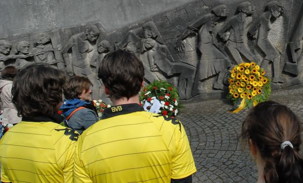 Gedenken am Mahnmal in der Bittermark