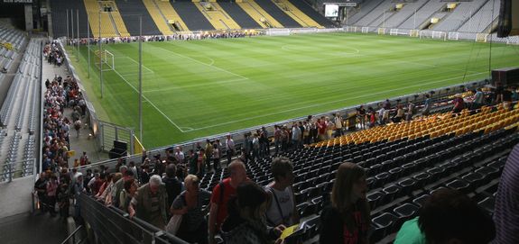 Der Rundgang um den Platz