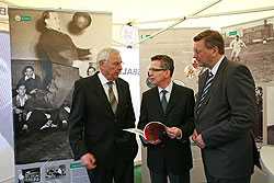 Lobt die Arbeit der Herberger-Stiftung: Bundesminister Dr. Thomas de Maizi�re